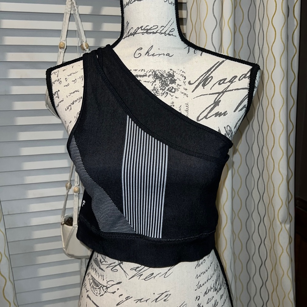 New Fabletics Indy Seamless Sports Bra Size XL.